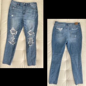 •SOLD •American Eagle The Dream Jean